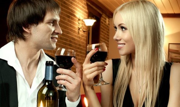 Как понять, что ты нравишься женатому мужчине: 3 основные признака